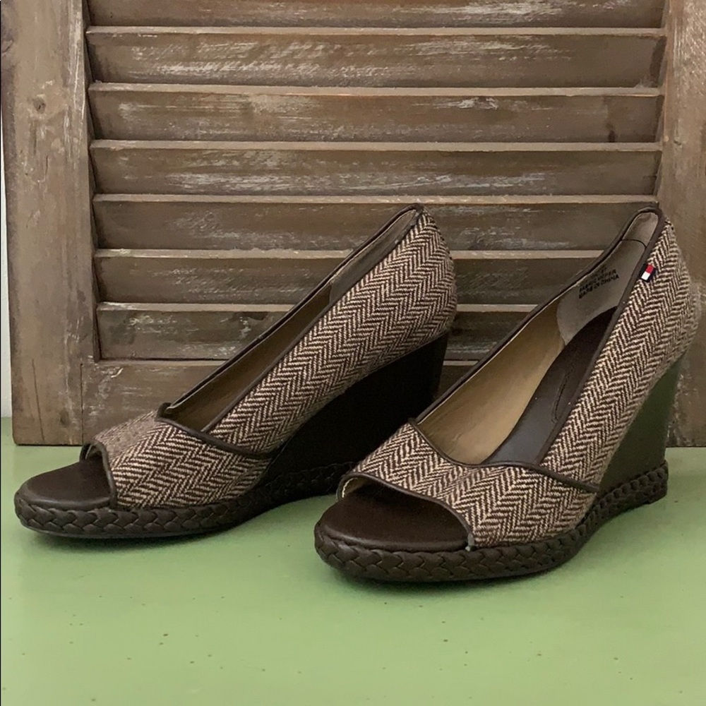 Wedge shoes